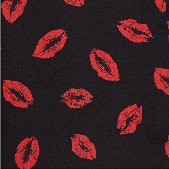 Torrid Plus Size 3X Black & Red Lips Georgette Cold Shoulder Blouse - Picture 9 of 12